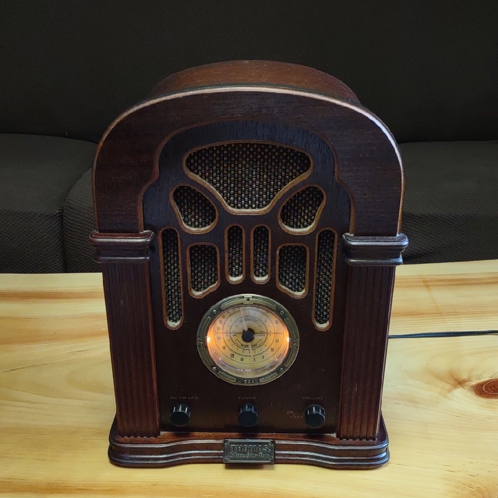 Vintage Thomas Collector's Edition Replica Radio
